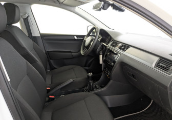 Подержанный автомобиль Skoda Rapid Liftback 2019 года (11 фото)