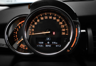 Подержанный автомобиль MINI Hatch 2019 года (9 фото)