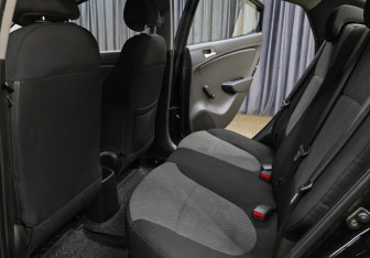 Подержанный автомобиль Hyundai Solaris Sedan 2012 года (10 фото)