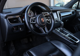 Подержанный автомобиль Porsche Macan 2014 года (12 фото)