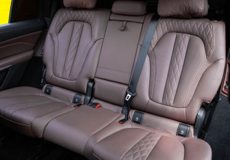 Подержанный автомобиль BMW X7 2021 года (10 фото)