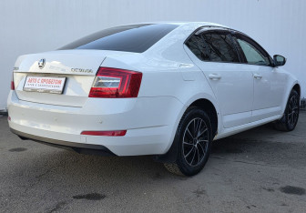 Подержанный автомобиль Skoda Octavia Liftback 2014 года (5 фото)