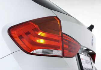 Подержанный автомобиль BMW X1 2011 года (18 фото)