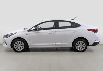 Подержанный автомобиль Hyundai Solaris Sedan 2022 года (8 фото)