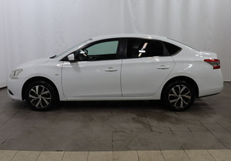 Подержанный автомобиль Nissan Sentra Sedan 2015 года (8 фото)