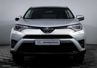 Подержанный автомобиль Toyota RAV4 2017 года (2 фото)