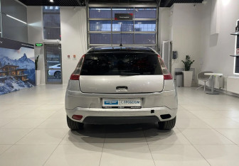 Подержанный автомобиль Citroen C4 Hatchback 2009 года (5 фото)