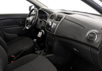 Подержанный автомобиль Renault Logan Sedan 2018 года (13 фото)