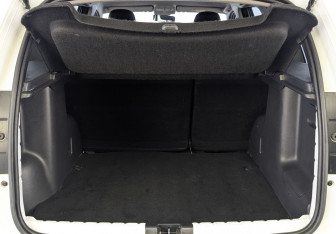 Подержанный автомобиль Nissan Terrano 2020 года (10 фото)