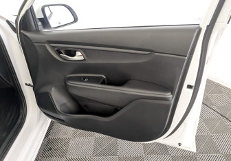 Подержанный автомобиль Kia Rio Sedan 2021 года (24 фото)