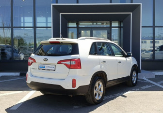 Подержанный автомобиль Kia Sorento 2016 года (5 фото)