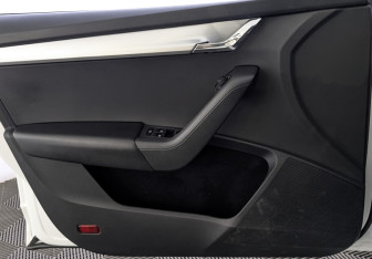 Подержанный автомобиль Skoda Octavia Liftback 2020 года (19 фото)