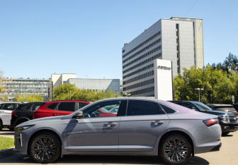 Подержанный автомобиль Geely Preface 2024 года (6 фото)