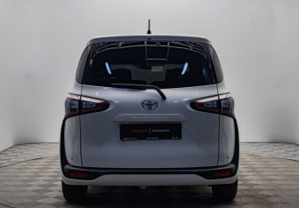 Подержанный автомобиль Toyota Sienta 2017 года (4 фото)