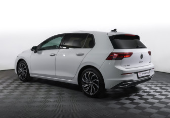 Подержанный автомобиль Volkswagen Golf Hatchback 2020 года (7 фото)