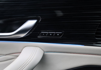 Подержанный автомобиль Geely Monjaro 2023 года (22 фото)