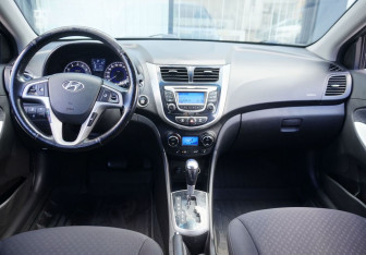 Подержанный автомобиль Hyundai Solaris Hatchback 2014 года (12 фото)