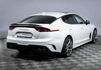 Подержанный автомобиль Kia Stinger 2021 года (5 фото)