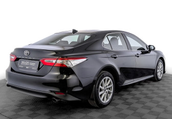 Подержанный автомобиль Toyota Camry Sedan 2021 года (5 фото)
