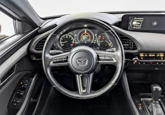 Подержанный автомобиль Mazda 3 Hatchback 2019 года (21 фото)