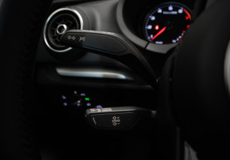 Подержанный автомобиль Audi A3 Sedan 2017 года (12 фото)