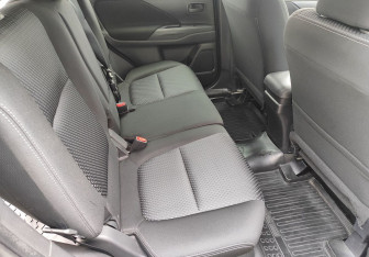 Подержанный автомобиль Mitsubishi Outlander 2016 года (11 фото)