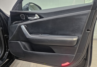 Подержанный автомобиль Kia Stinger 2018 года (24 фото)