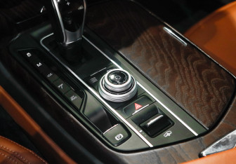 Подержанный автомобиль Maserati Levante 2018 года (24 фото)