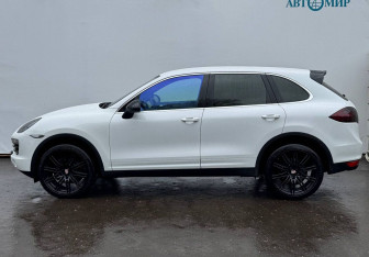 Подержанный автомобиль Porsche Cayenne 2012 года (5 фото)