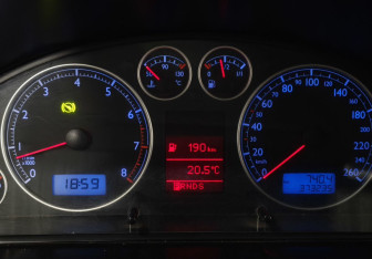 Подержанный автомобиль Volkswagen Multivan 2006 года (16 фото)