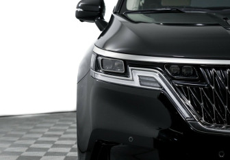 Подержанный автомобиль Kia Carnival 2022 года (7 фото)