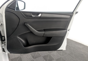 Подержанный автомобиль Skoda Rapid Liftback 2021 года (24 фото)