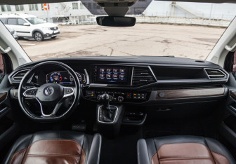 Подержанный автомобиль Volkswagen Multivan 2020 года (20 фото)