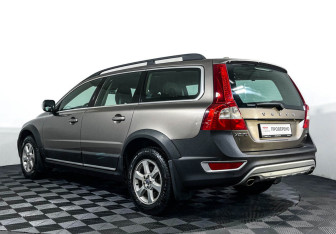 Подержанный автомобиль Volvo XC70 2011 года (7 фото)