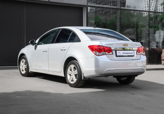Подержанный автомобиль Chevrolet Cruze Sedan 2012 года (6 фото)