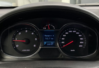 Подержанный автомобиль Chevrolet Captiva 2014 года (26 фото)