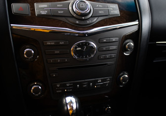 Подержанный автомобиль Infiniti QX80 2014 года (26 фото)