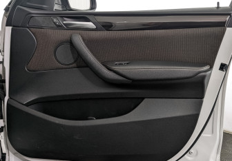 Подержанный автомобиль BMW X4 2018 года (24 фото)