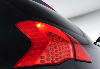 Подержанный автомобиль Peugeot 3008 2012 года (20 фото)