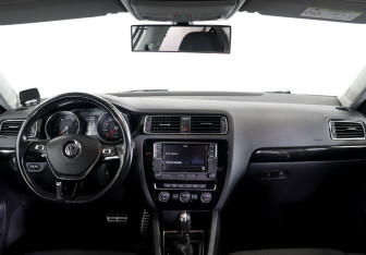 Подержанный автомобиль Volkswagen Jetta Sedan 2017 года (9 фото)