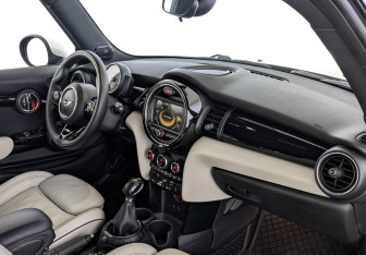 Подержанный автомобиль MINI Hatch 2016 года (13 фото)