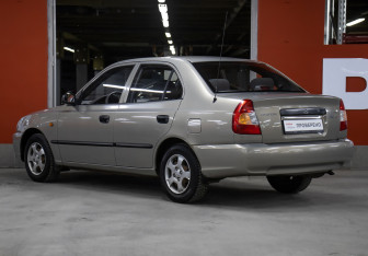 Подержанный автомобиль Hyundai Accent Sedan 2009 года (7 фото)