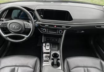 Подержанный автомобиль Hyundai Sonata 2019 года (12 фото)