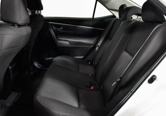 Подержанный автомобиль Toyota Corolla Sedan 2013 года (10 фото)