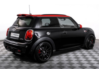 Подержанный автомобиль MINI Hatch 2016 года (5 фото)