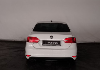 Подержанный автомобиль Volkswagen Jetta Sedan 2012 года (5 фото)