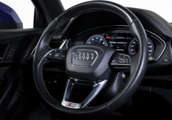 Подержанный автомобиль Audi Q5 2021 года (15 фото)