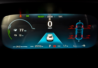 Подержанный автомобиль Москвич 3е 2023 года (13 фото)