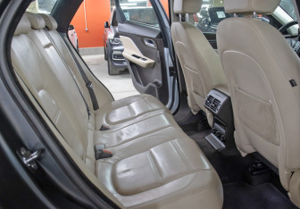 Подержанный автомобиль Jaguar F-Pace 2016 года (12 фото)