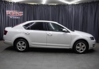 Подержанный автомобиль Skoda Octavia Liftback 2016 года (4 фото)
